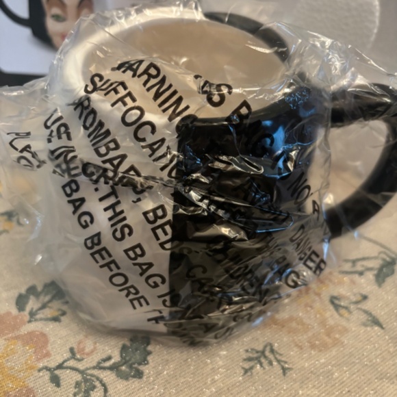 CRUELLA... NEW Disney Villain mug - Picture 2 of 6